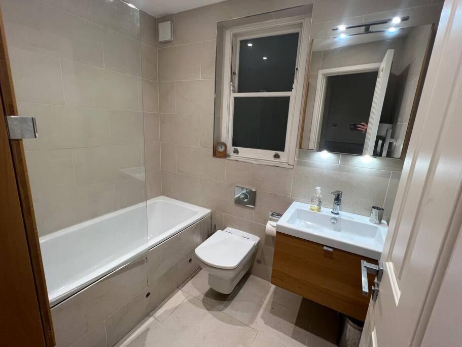 לונדון Four Bedroom Modern Victorian Wandsworth House מראה חיצוני תמונה