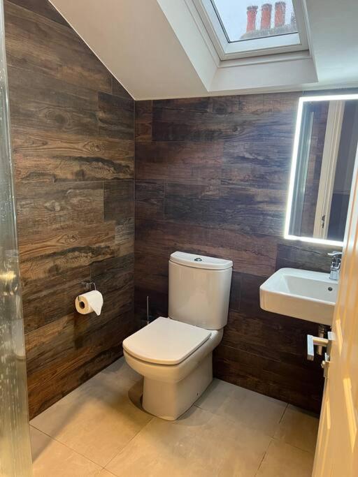לונדון Four Bedroom Modern Victorian Wandsworth House מראה חיצוני תמונה