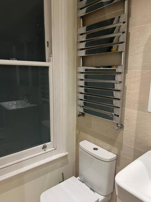 לונדון Four Bedroom Modern Victorian Wandsworth House מראה חיצוני תמונה
