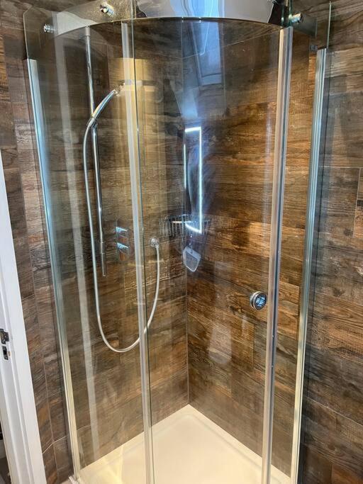 לונדון Four Bedroom Modern Victorian Wandsworth House מראה חיצוני תמונה